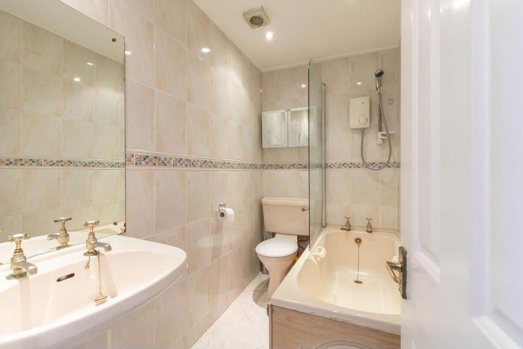 Stylish 1 Bedroom Apartment เอดินบะระ ภายนอก รูปภาพ